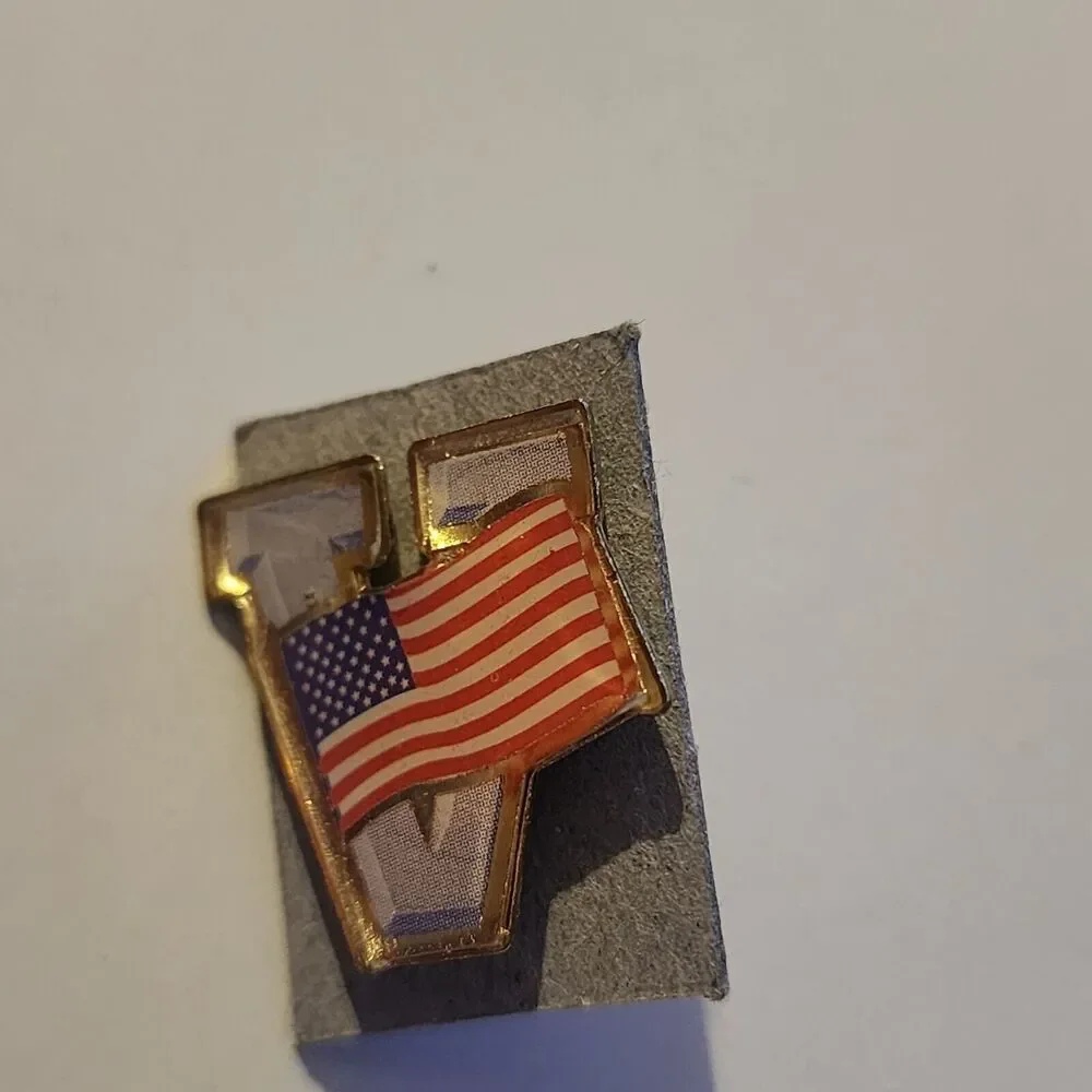 Vintage US Veteran Hat Pin Lapel Pin V with American Flag Pinback 3/4 x 3/4 in